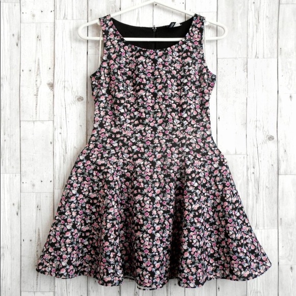 H&M Ditsy Floral Fit & Flare Skater Dress - Picture 1 of 6